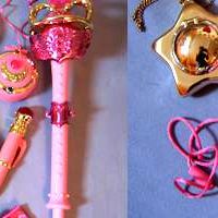 Petizione Creata Per avere i Gadget Di Sailor Moon In Italia,Come Il  Carillon Le Spille Ed Altri ScettriFirmiamo in Tanti!! 28/01/2011